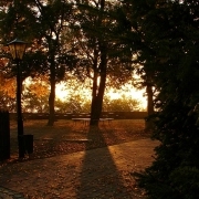 Ein Herbstmorgen auf dem Burghof. - Bildautor: Klaus Lincke