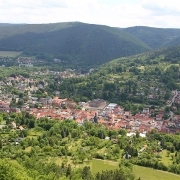 Blick vom Bergfried nach Sden zum Villenviertel und zur Altstadt von Bad Blankenburg. - Bildautor: Matthias Pihan, 02.06.2012